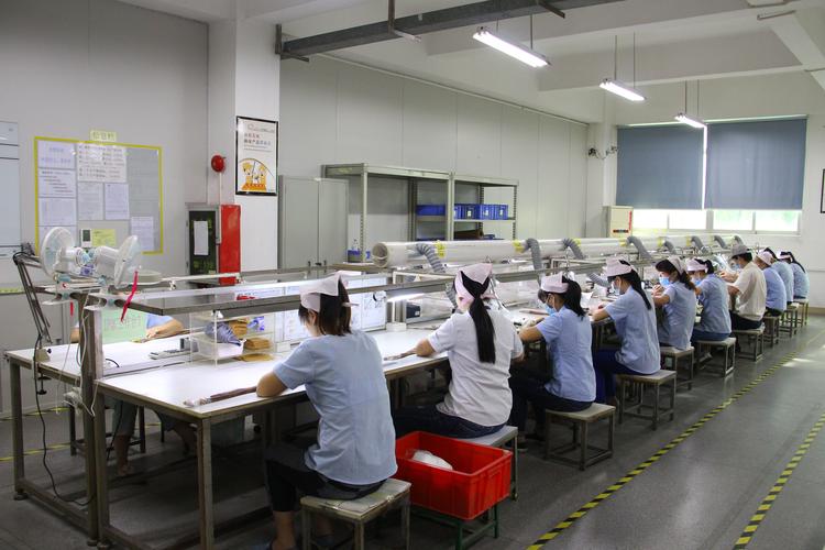 穿越周期的触点 电子产品、五金配件与绝缘材料在自动化浪潮中的协同哲学
